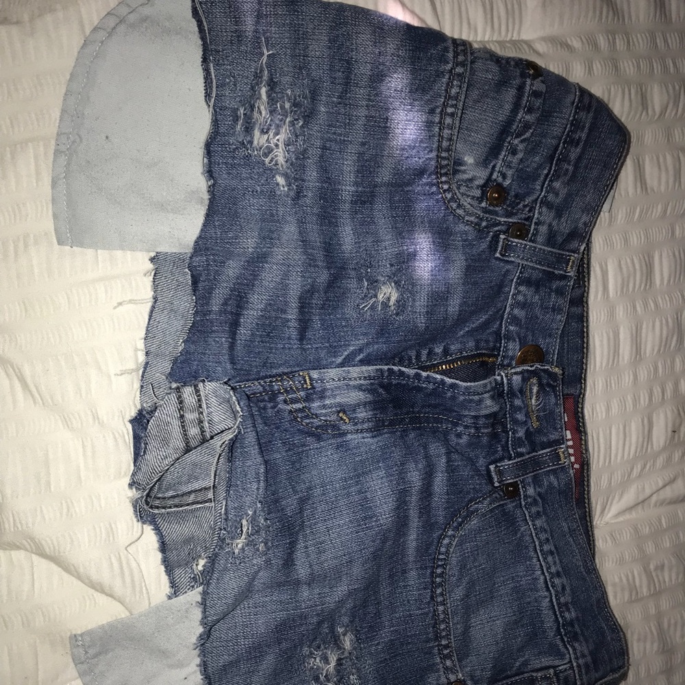 dark blue levi shorts